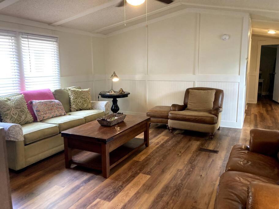 Holiday home Sc New Renovation, Close To Parris Island, Historic Downtown, Beautiful Beaches, Sleeps 8 *